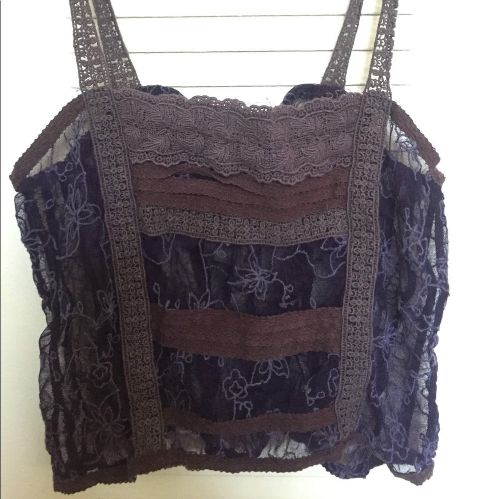 Free People lace detail crop top 💜